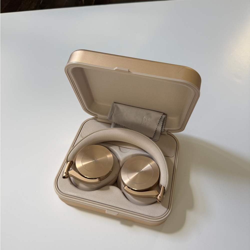 Bang & Olufsen Rose Gold Wireless Headphones with Case
